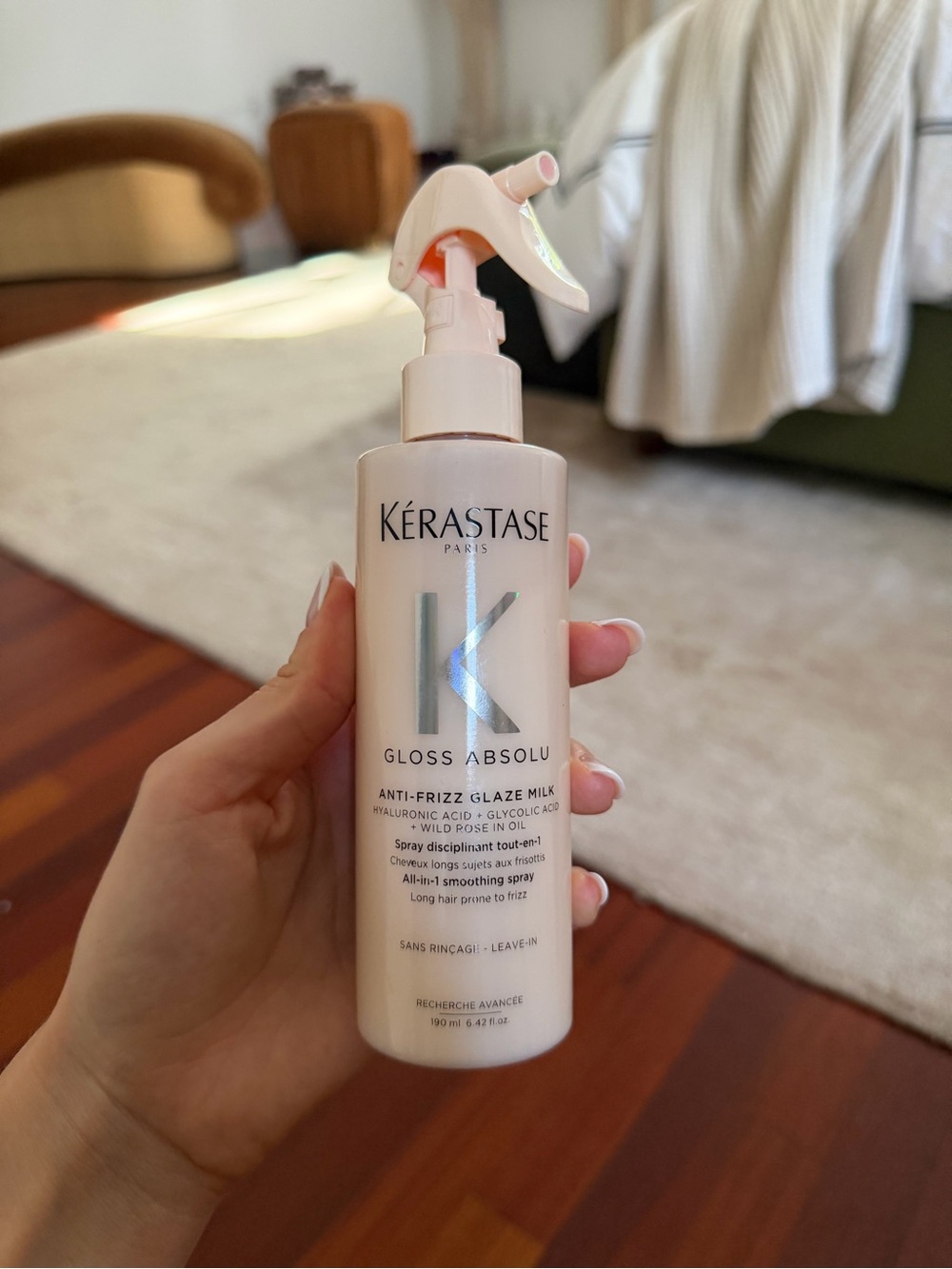 Kerastase Gloss Absolu Anti-Frizz Spray in Pale Pink Bottle